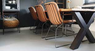 stoelen en tafels