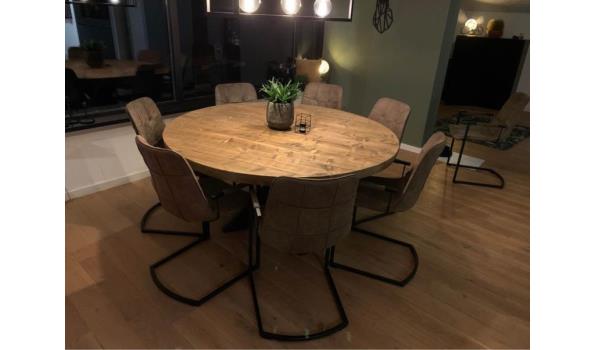 eettafel met 8 stoelen