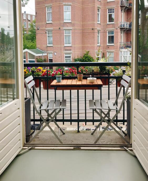 balkon tafel en stoelen