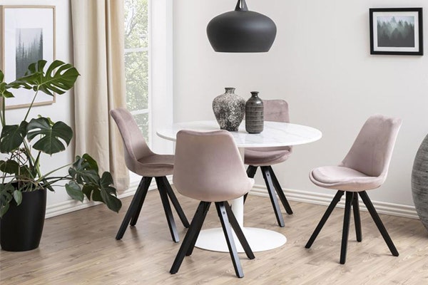gekleurde eettafel stoelen