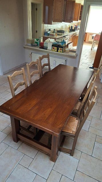 gratis eettafel met stoelen