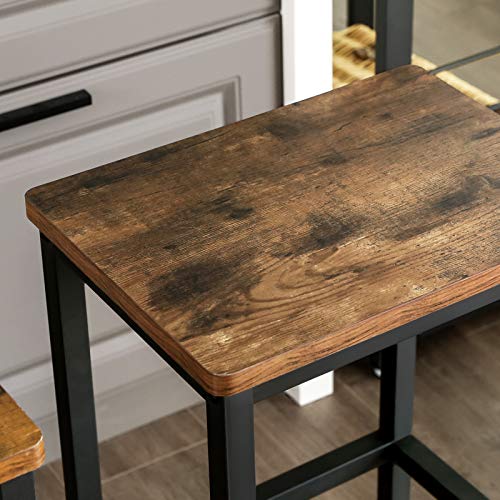 tafel met barkrukken