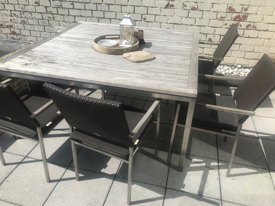 tafel met 8 stoelen